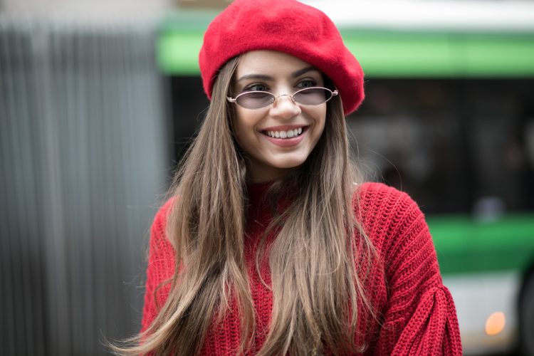 Devojka, žena, crveno, crveni džemper, crvena beretka, crvena boja