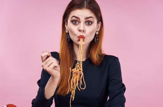 Devojka, žena, hrana, špagete