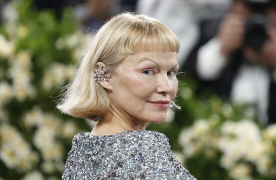 Bob frizura Pamele Anderson