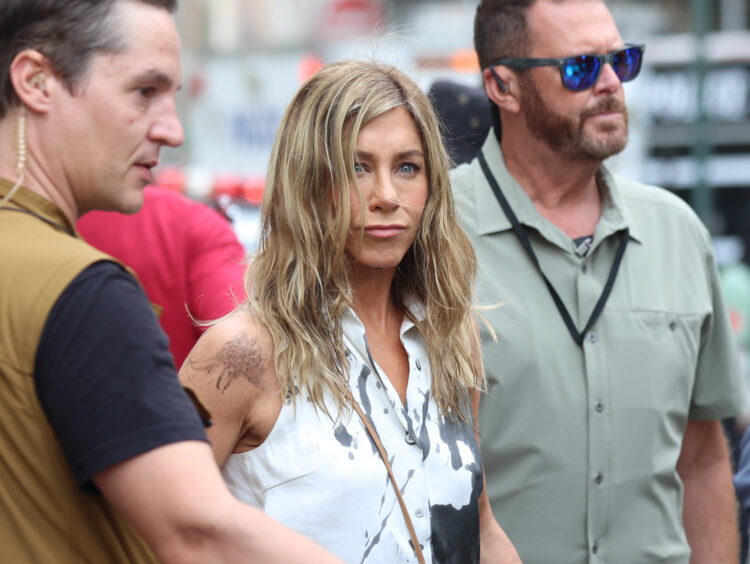 Dženifer Aniston