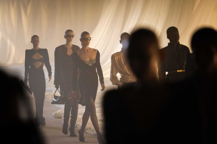 Balmain revija, Nedelja mode u Parizu