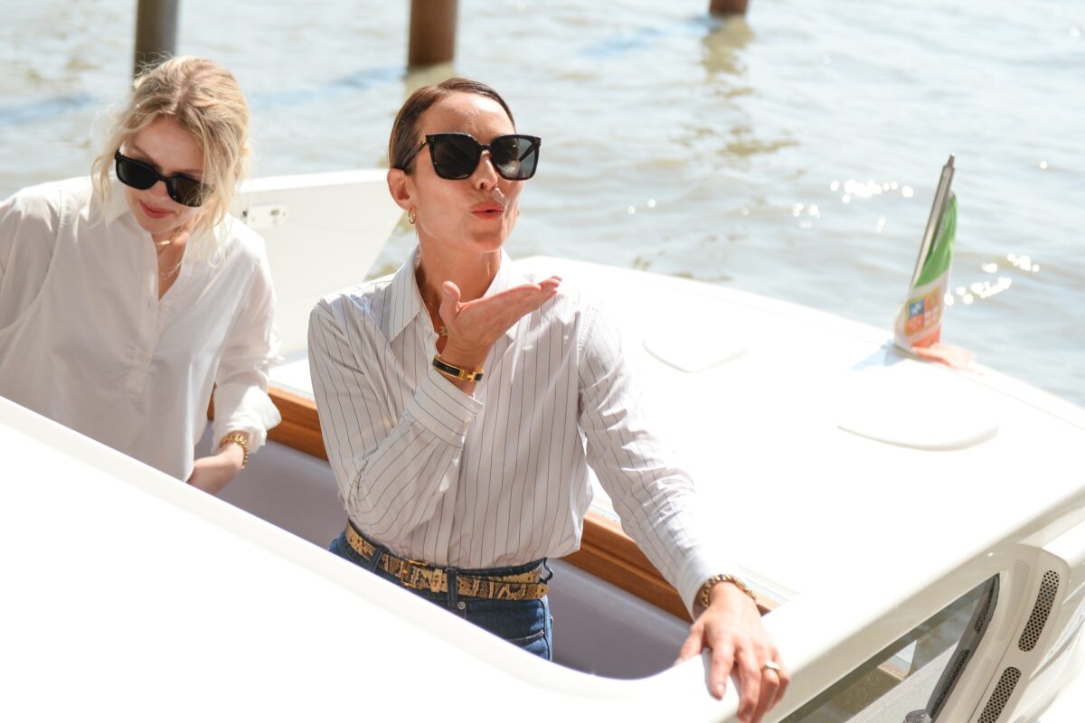 Bluza koju će stajliš devojke nositi uz farmerke tokom celog proleća