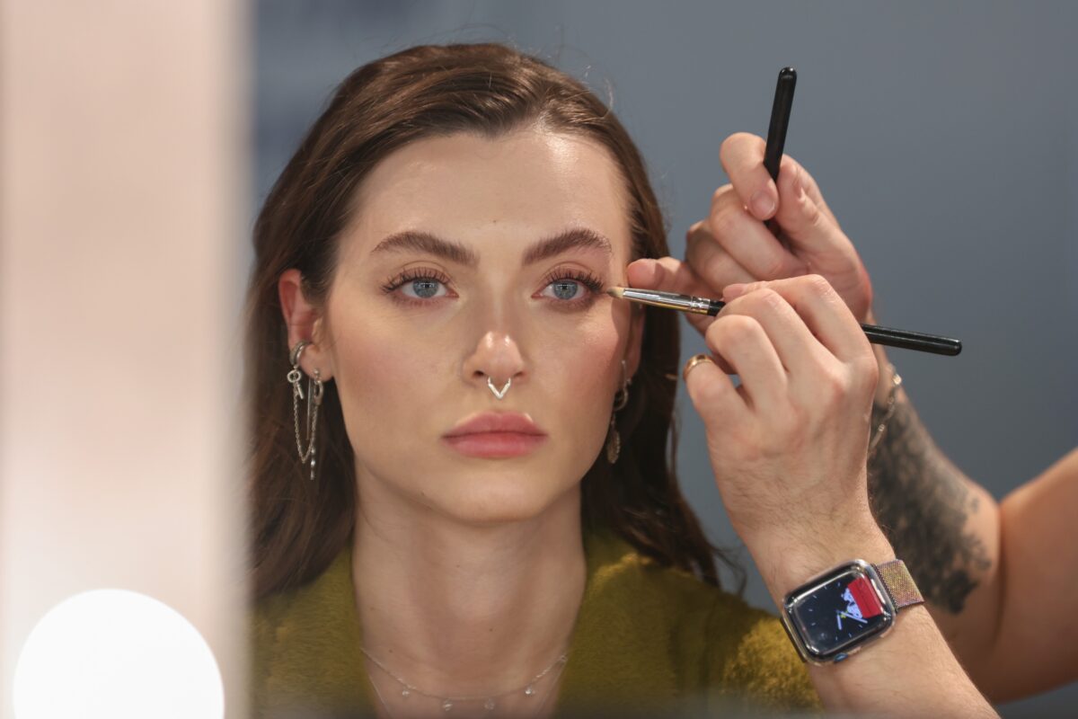 Eyeshadow that went viral overnight costs 890 dinars