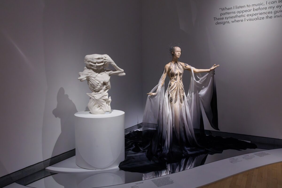 Haljine koje su nosile Beyoncé, Björk i Lady Gaga stižu u Njujork: Velika izložba Iris van Herpen izgleda kao moda iz budućnosti